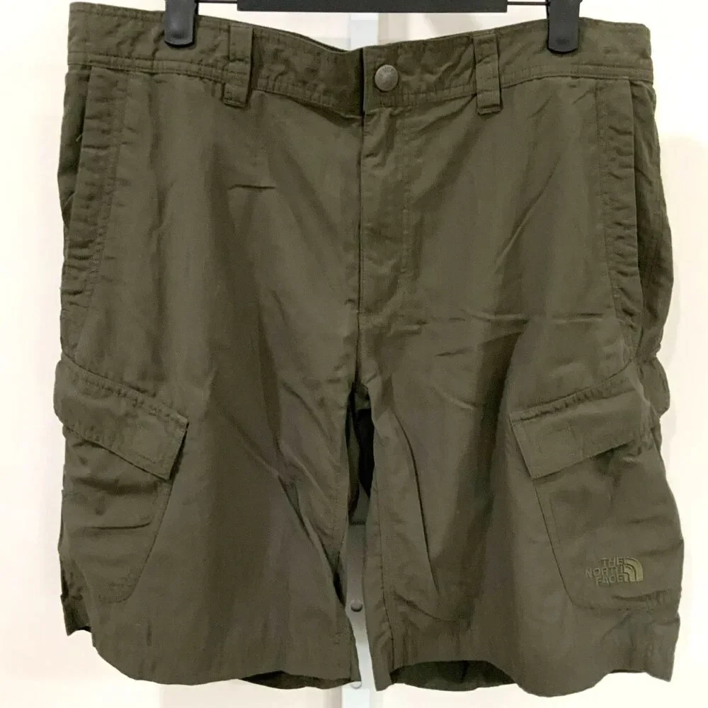 Men's The North Face Cargo/Hiking Shorts in Army Green Size 34